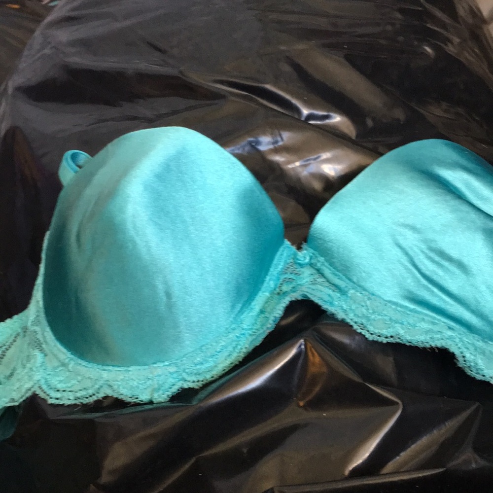 FINAL MARKDOWN Ladies’ Rampage Bra (34C)